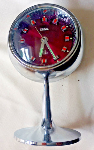 Coral retro space age - space,